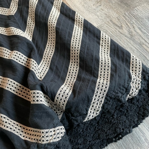 Ann Taylor Midi Skirt, Black and Tan Chevron, size 4 - Picture 5 of 6